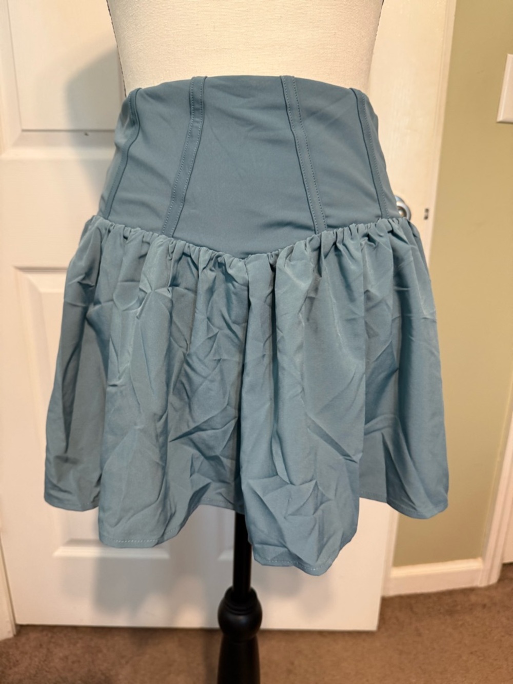 HALARA Breezeful high-waisted flowy skirt mineral blue